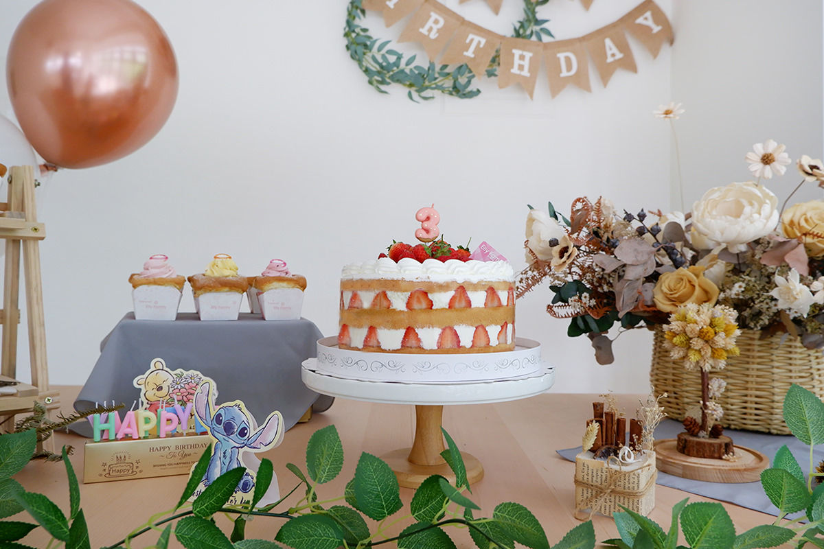 新竹蛋糕】 艾立蛋糕「北海道草莓奶凍」生日月的甜蜜主角寶貝喬三歲生日快樂– 艾琳兒的生活日常