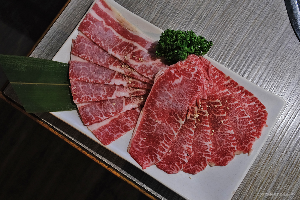 新竹｜柒伍無煙燒肉｜解放雙手 貼心代烤代剝 火烤兩吃吃到飽 新竹平價高質燒肉推薦