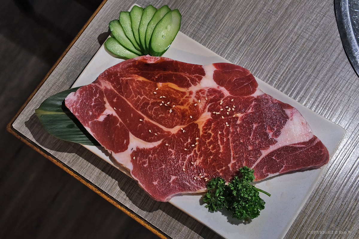 新竹｜柒伍無煙燒肉｜解放雙手 貼心代烤代剝 火烤兩吃吃到飽 新竹平價高質燒肉推薦