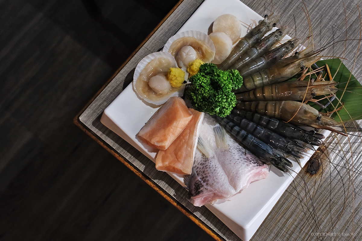 新竹｜柒伍無煙燒肉｜解放雙手 貼心代烤代剝 火烤兩吃吃到飽 新竹平價高質燒肉推薦