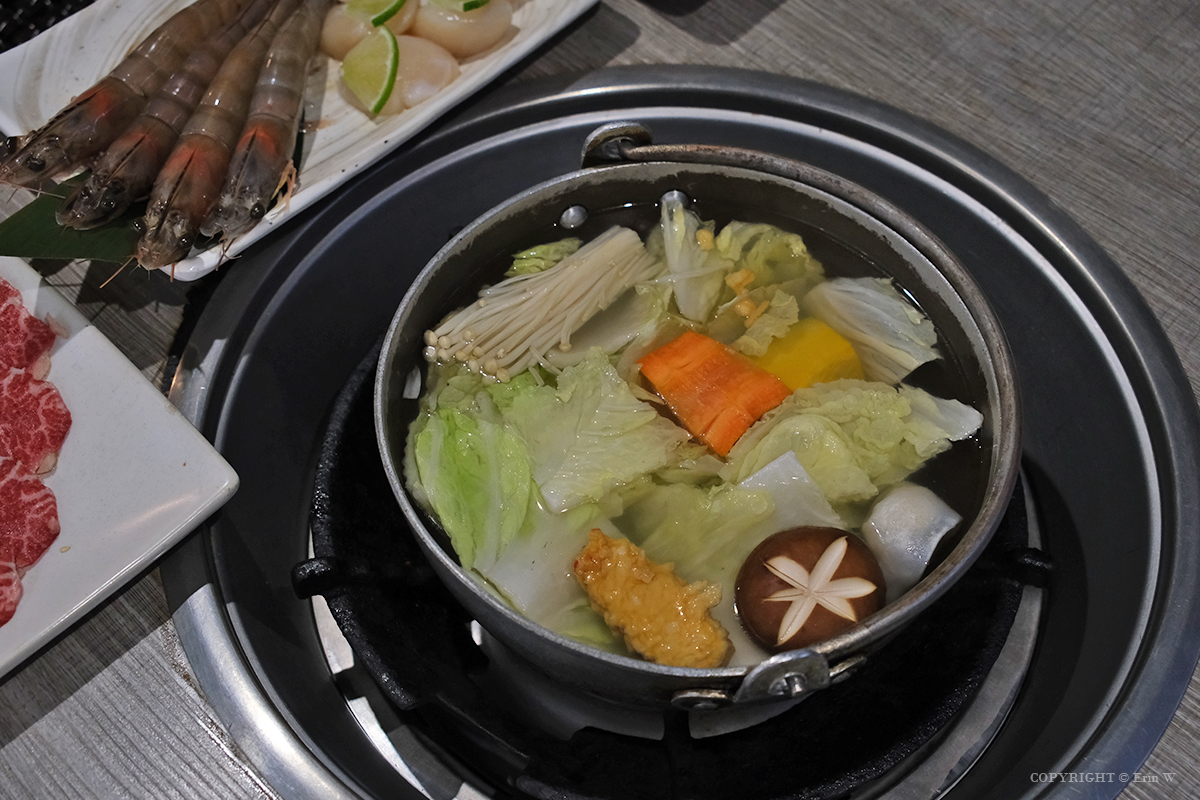 新竹｜柒伍無煙燒肉｜解放雙手 貼心代烤代剝 火烤兩吃吃到飽 新竹平價高質燒肉推薦