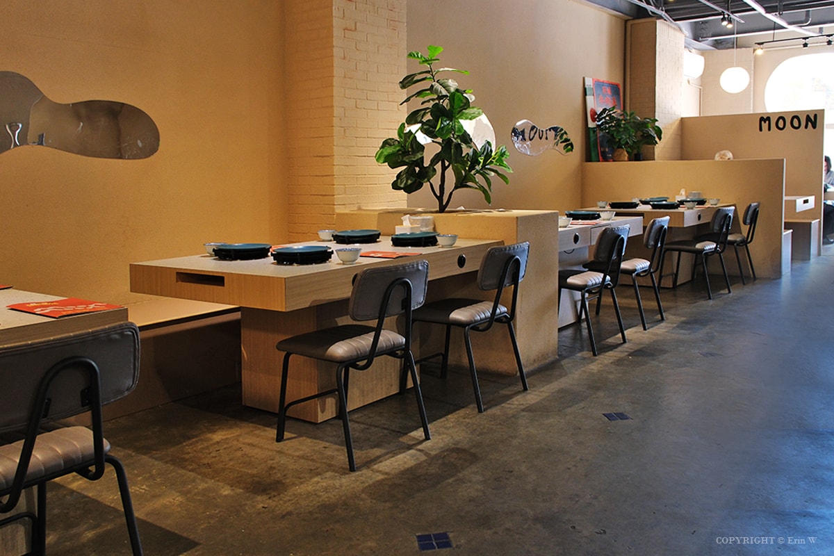 苗栗．頭份｜月團圓雞湯火鍋｜個人388元起的一鍋兩味鴛鴦鍋 野菜自助吧吃到飽 冬季暖身必吃的隱藏版薑母雞酒湯底