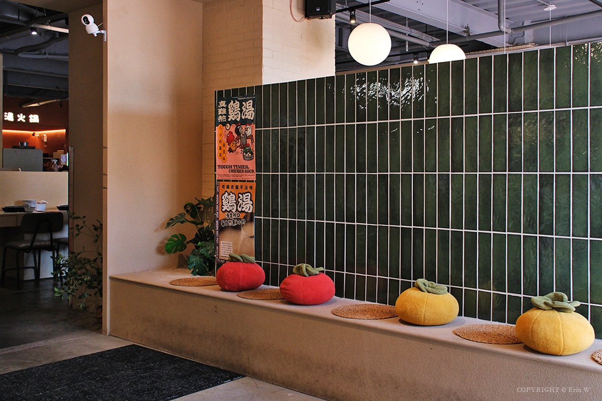 苗栗．頭份｜月團圓雞湯火鍋｜個人388元起的一鍋兩味鴛鴦鍋 野菜自助吧吃到飽 冬季暖身必吃的隱藏版薑母雞酒湯底