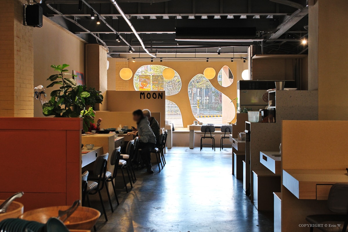 苗栗．頭份｜月團圓雞湯火鍋｜個人388元起的一鍋兩味鴛鴦鍋 野菜自助吧吃到飽 冬季暖身必吃的隱藏版薑母雞酒湯底